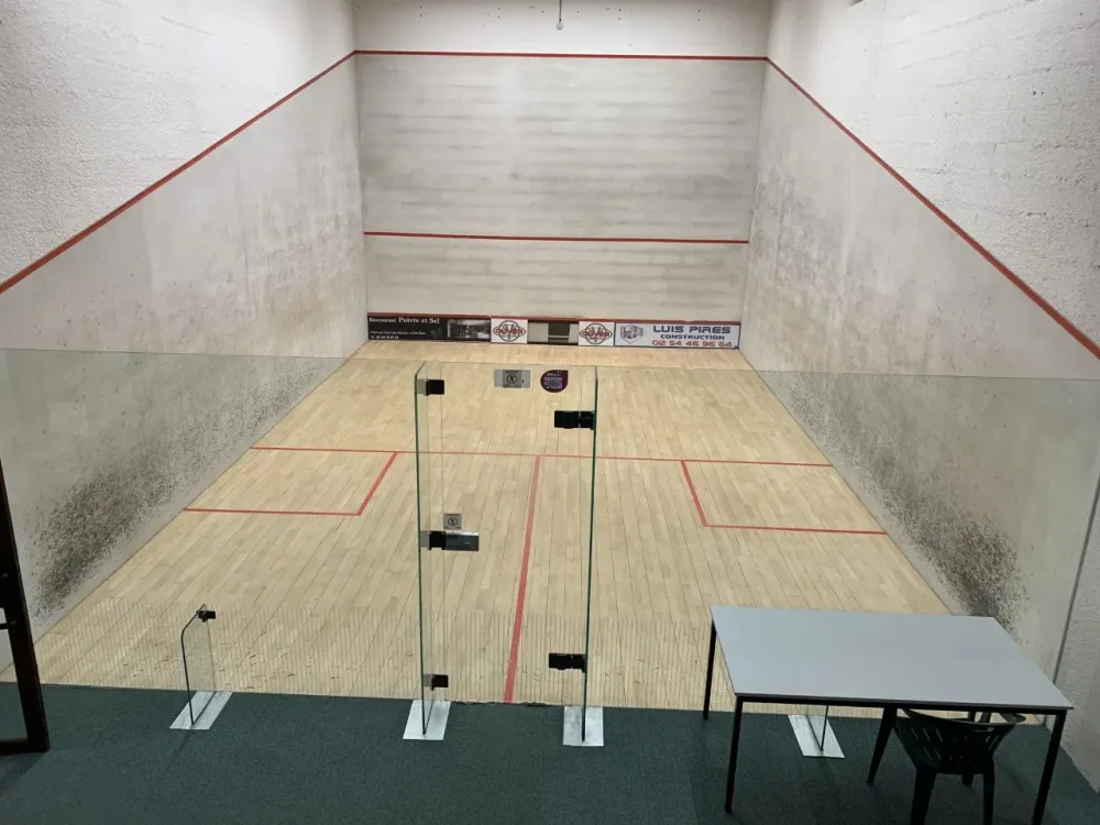 Terrain de squash à La Chaussée-Saint-Victor